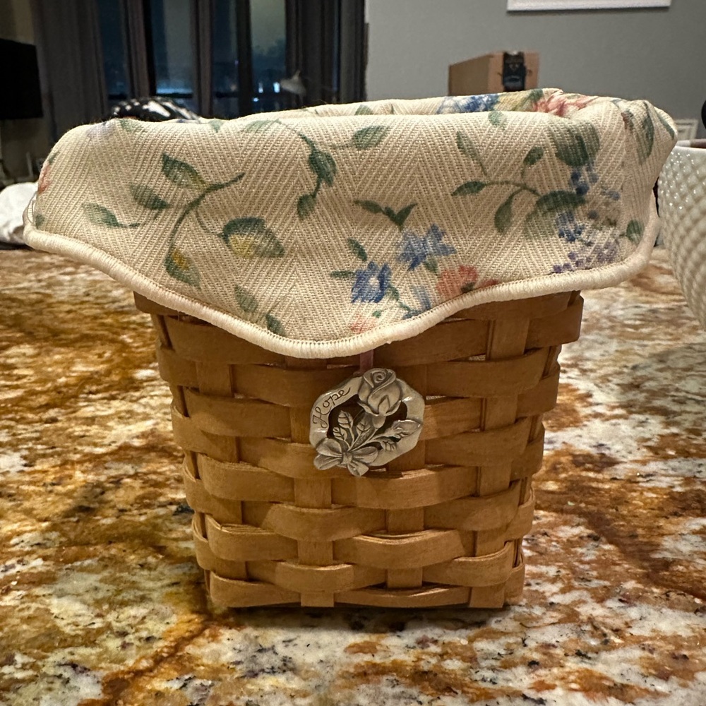 Longaberger 2004 Horizon of Hope Basket w/Protector and Floral Liner and Tie on
